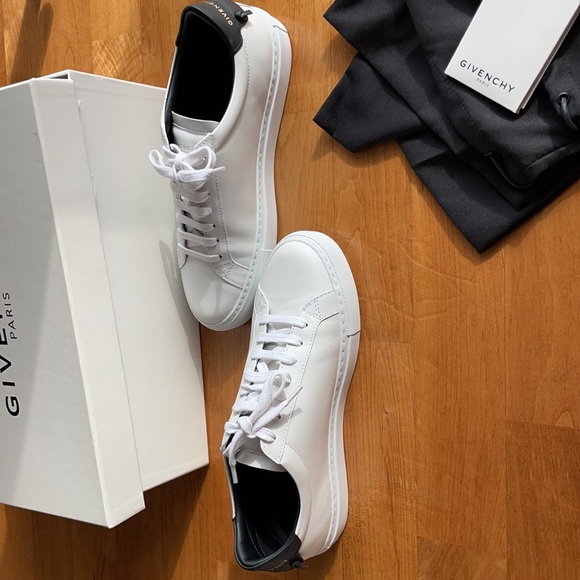 Sneakers - Picture 6 of 10